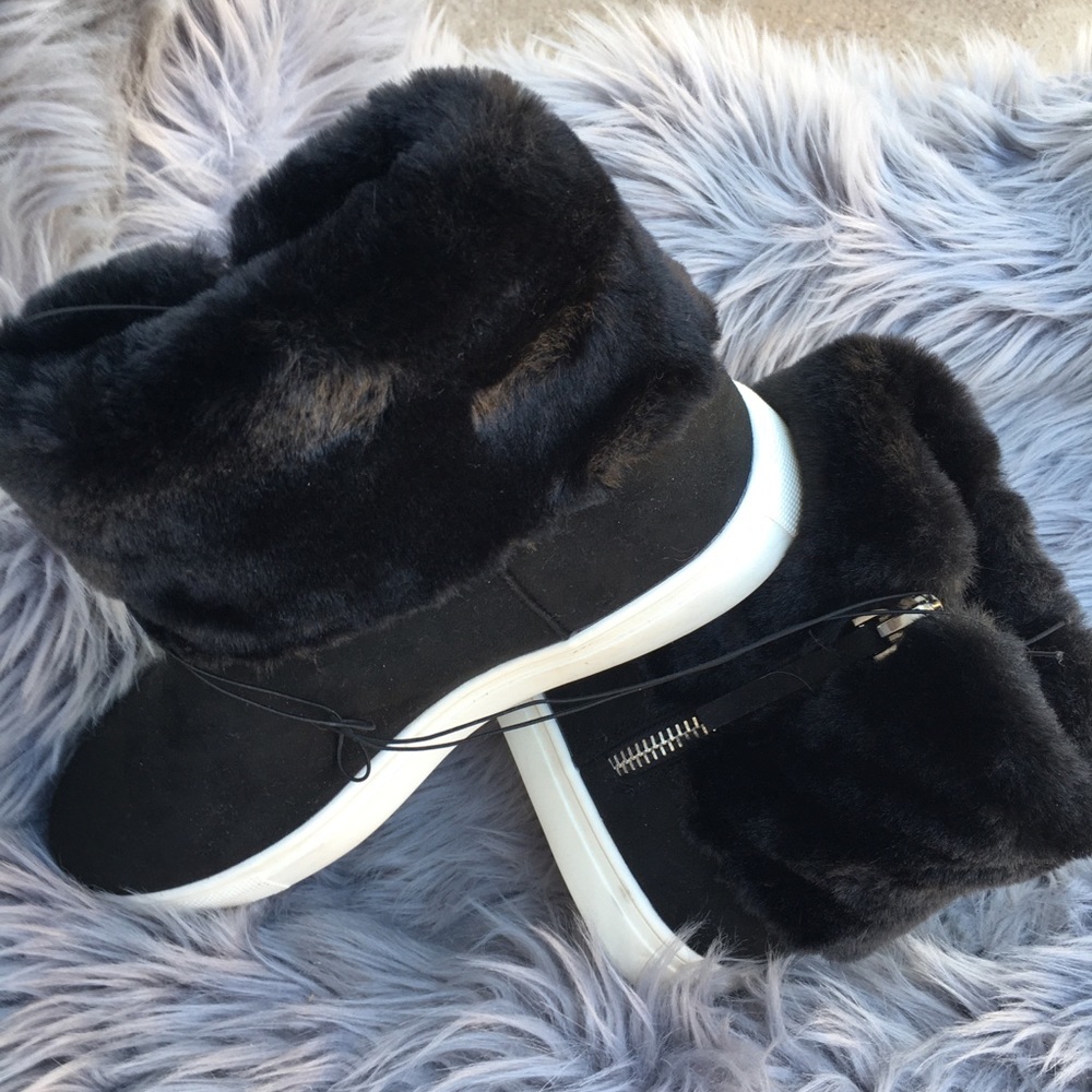 Sugar Black Fuzzy NWT Boots